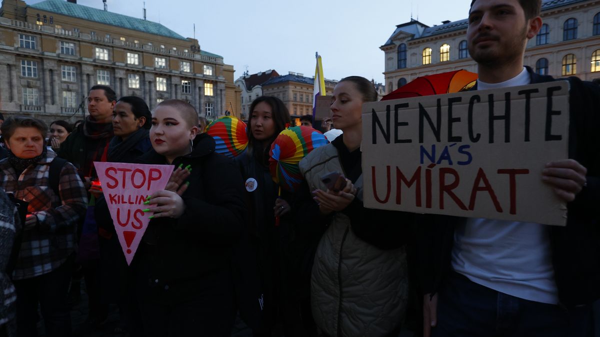 Stovky lidí v centru Prahy demonstrovaly za bezpečí pro členy LGBT+ komunity